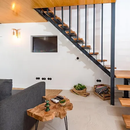 Ribeira D'ilhas Shelter Дом отдыха *