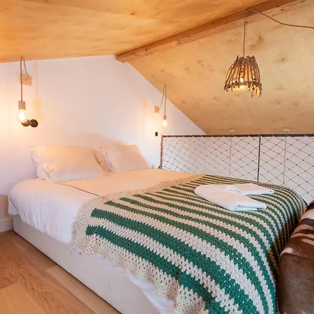 Ribeira D'ilhas Shelter Holiday home Santo Isidoro