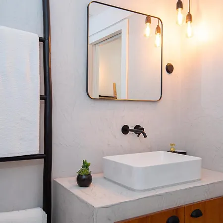 Ribeira D'ilhas Shelter Дом отдыха *